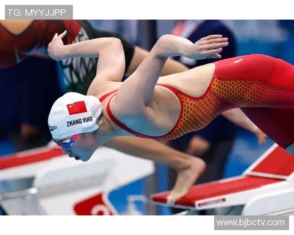 蝶泳技巧提升与体能训练相结合的全方位训练方法解析 蝶泳技巧提升与体能训练相结合的全方位训练方法解析