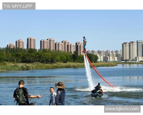 精彩泳技大展示 水上艺术与竞技融合的体育表演盛宴 精彩泳技大展示 水上艺术与竞技融合的体育表演盛宴